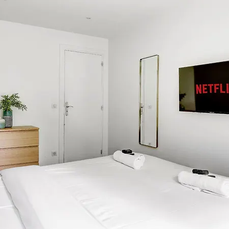 Sejour Elegant Aux Buttes Chaumont Pour 12 Pers Apartment Paris