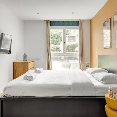 Sejour Elegant Aux Buttes Chaumont Pour 12 Pers * Paris
